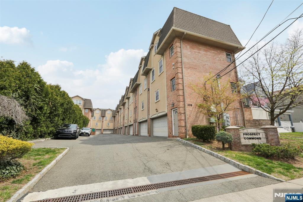 Property for Sale at 308 Hamilton Place 21, Hackensack, New Jersey - Bedrooms: 3 
Bathrooms: 3  - $549,000
