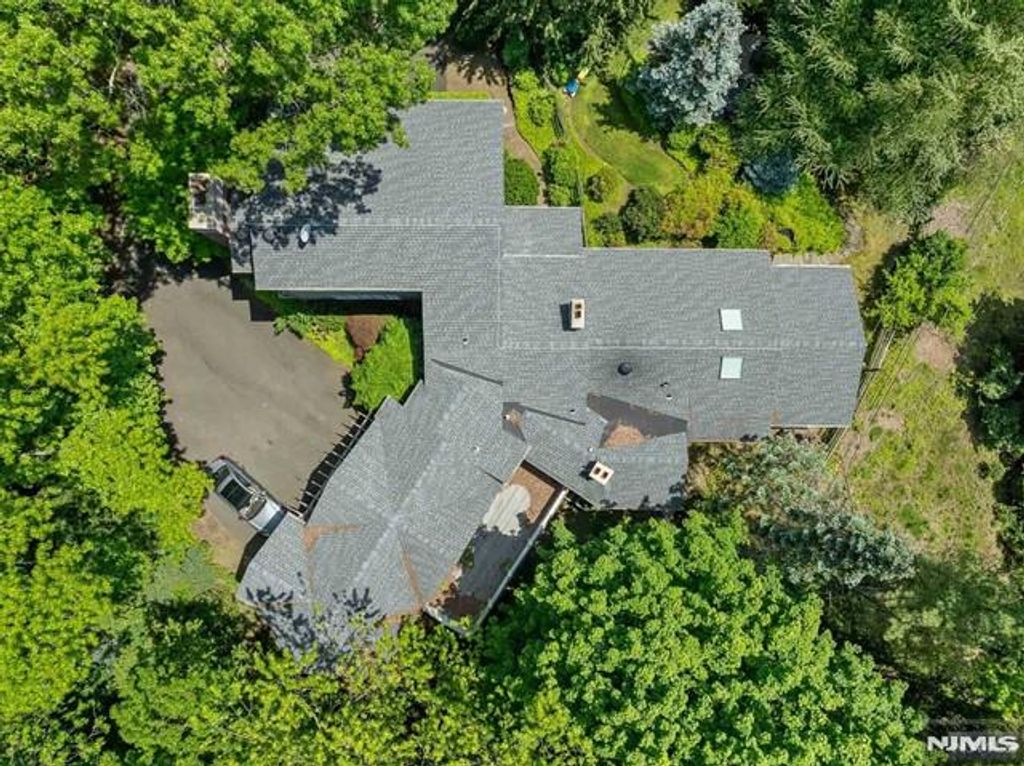 Photo of 3 Lambs Lane, Cresskill, NJ 07626 (MLS # 25033860)