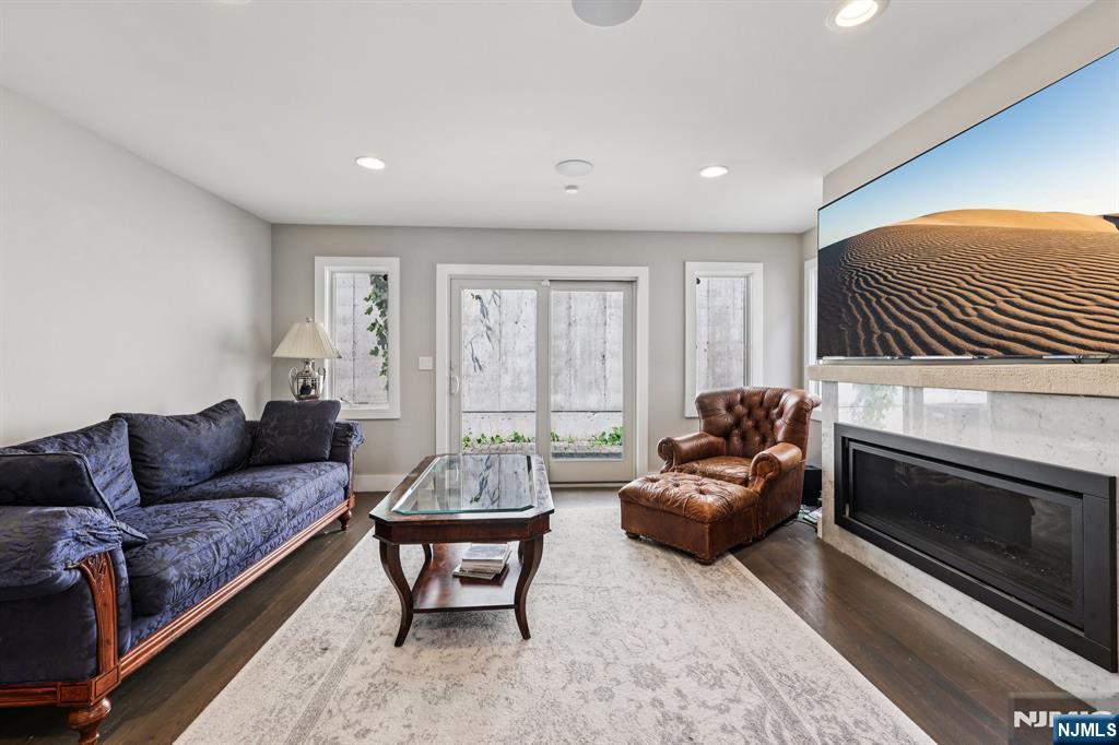 746 Undercliff Avenue B