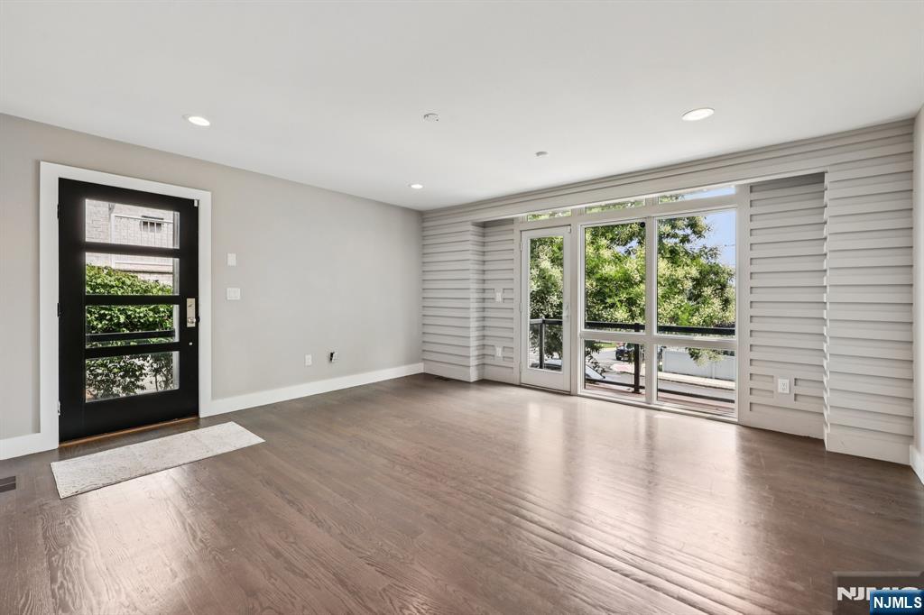 746 Undercliff Avenue B