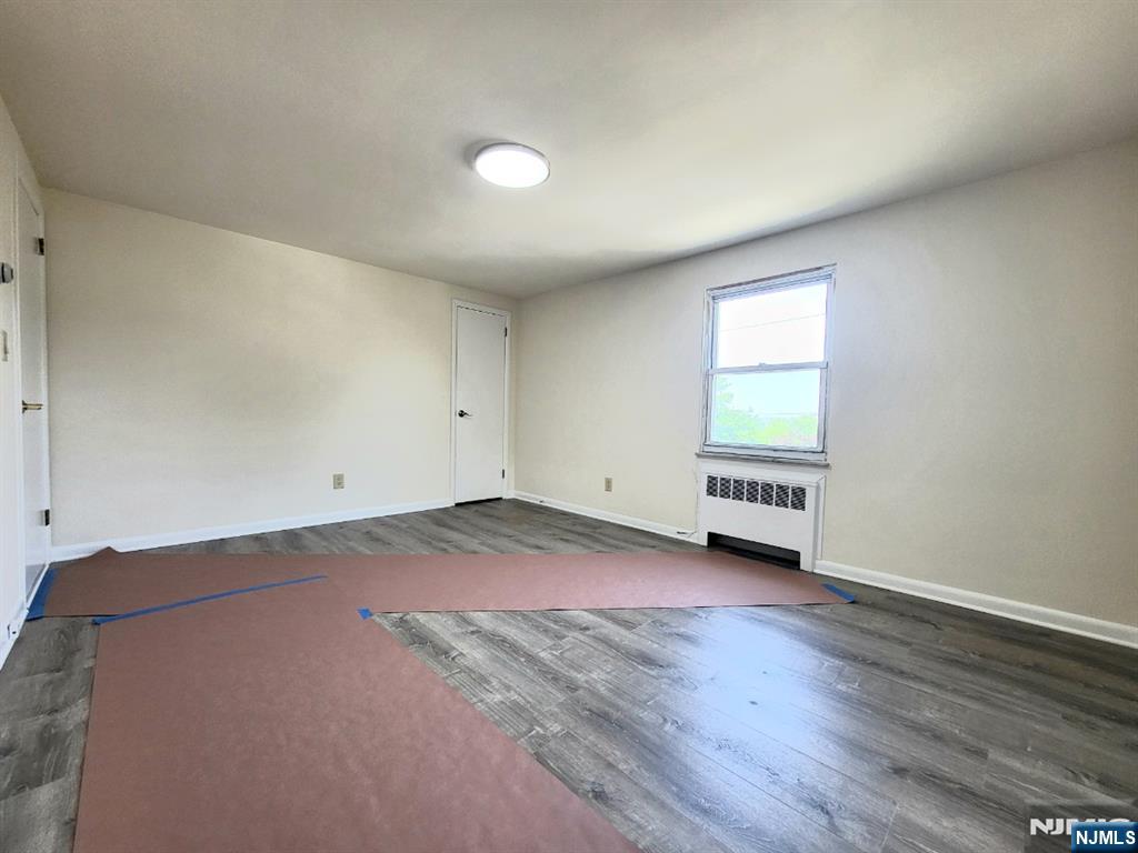404 9th St, Palisades Park, New Jersey - 1 Bedrooms  
1 Bathrooms  
4 Rooms - 