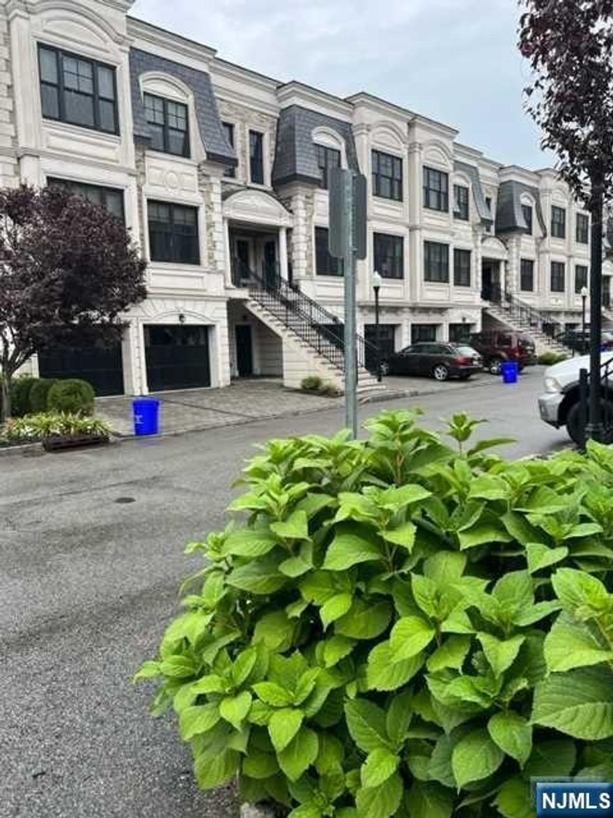 The townhouse built on 2013. Located on the very quiet and convenient Hudson river bank. The house is all hardwood floors. Modernly designed kitchen, bathrooms and with bright sun roof. Large master bedroom with a balcony. 2 bedroom are good size. one car garge with an entry door to the house upstair arrived large living room. This complex with very security access. Don't miss the chance to move in the Edgewater township.