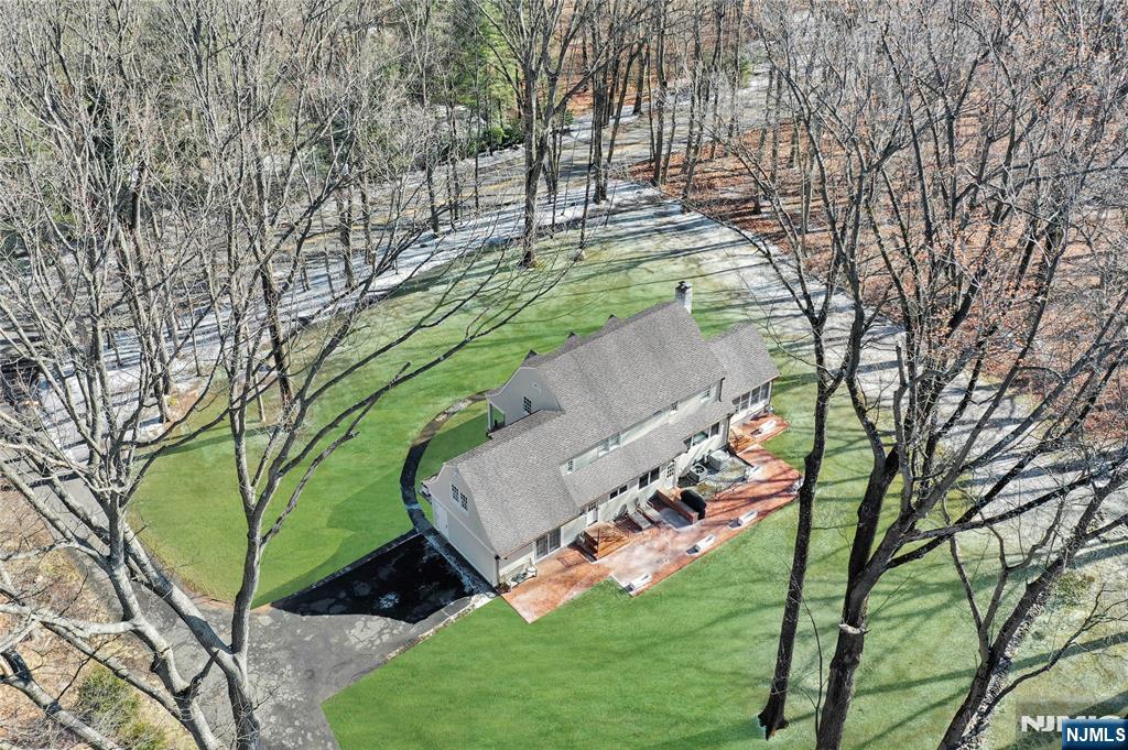 11 Chestnut Ridge Road