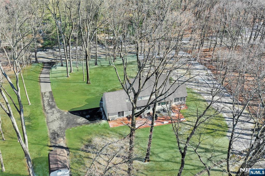 11 Chestnut Ridge Road
