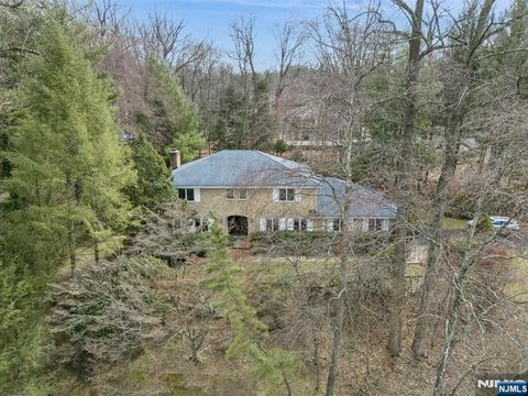4 Adams Drive, Cresskill, NJ 07626 - MLS#: 25007583