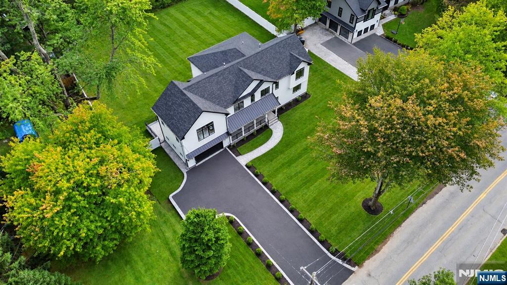 8 Sparrowbush Road