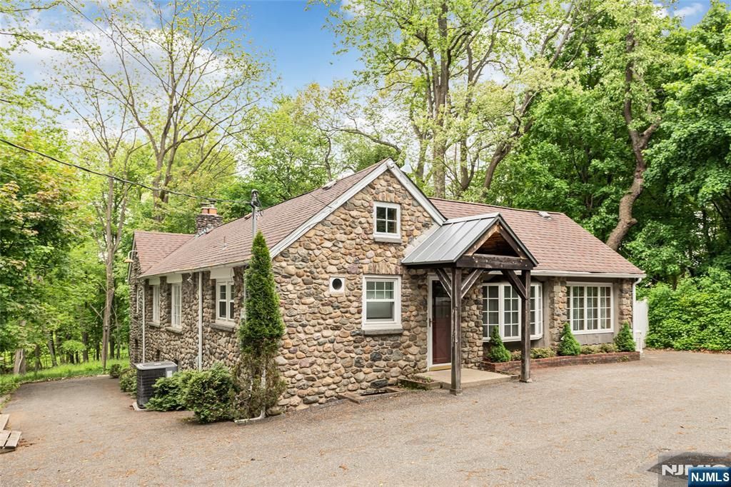 Photo of 157 Chestnut Ridge Road, Montvale, NJ 07645 (MLS # 26016085)