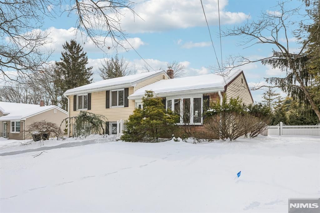 Photo of 4 Lockwood Lane, Closter, NJ 07624 (MLS # 26001689)