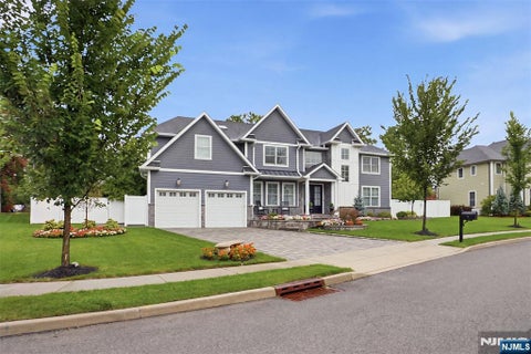 Photo of 2 Churchill Court, Paramus, NJ 07652 (MLS # 26032729)