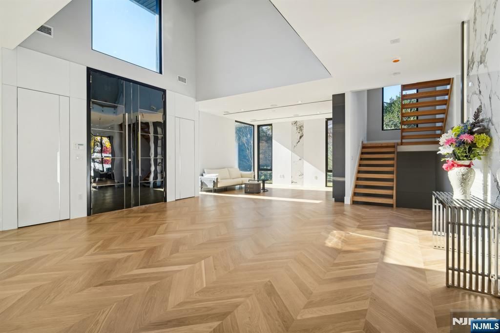 Photo of 16 Priscilla Lane, Englewood Cliffs, NJ 07632 (MLS # 25040795)