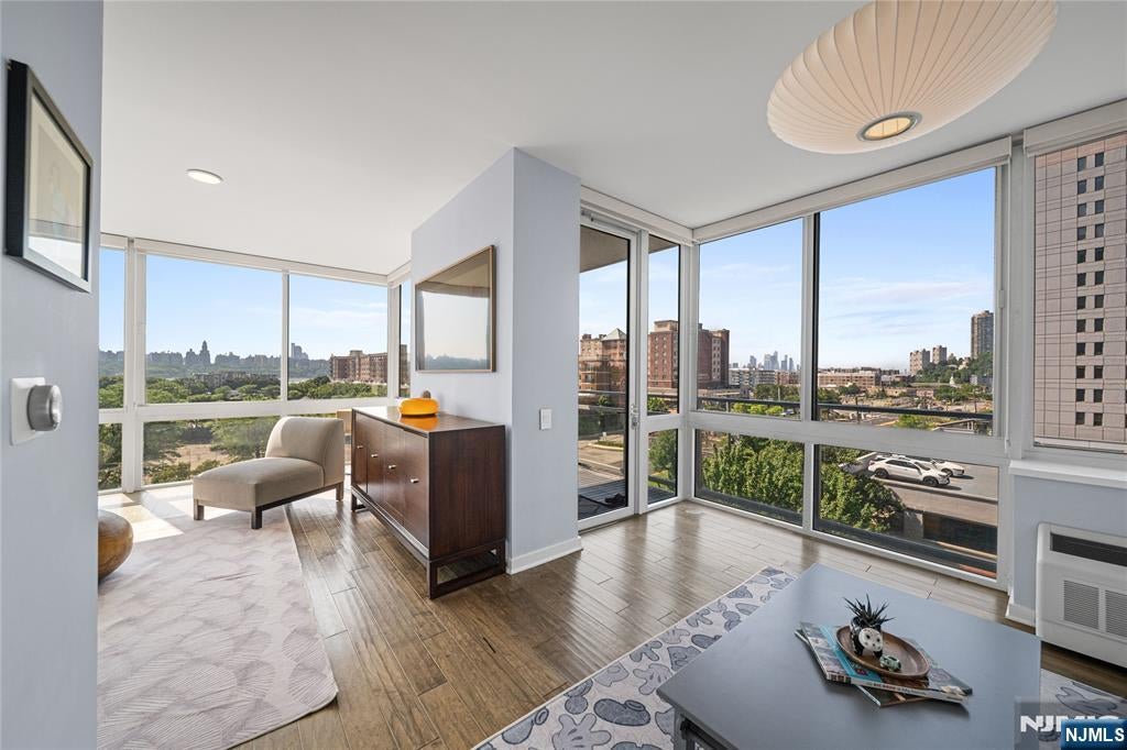 618 Hudson Park