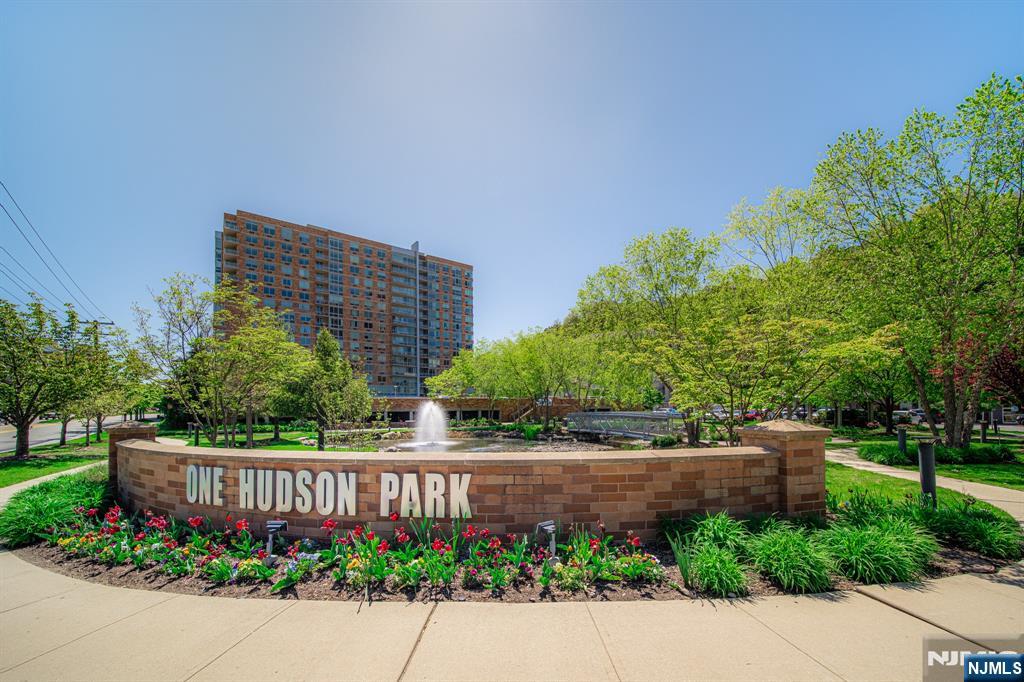 618 Hudson Park