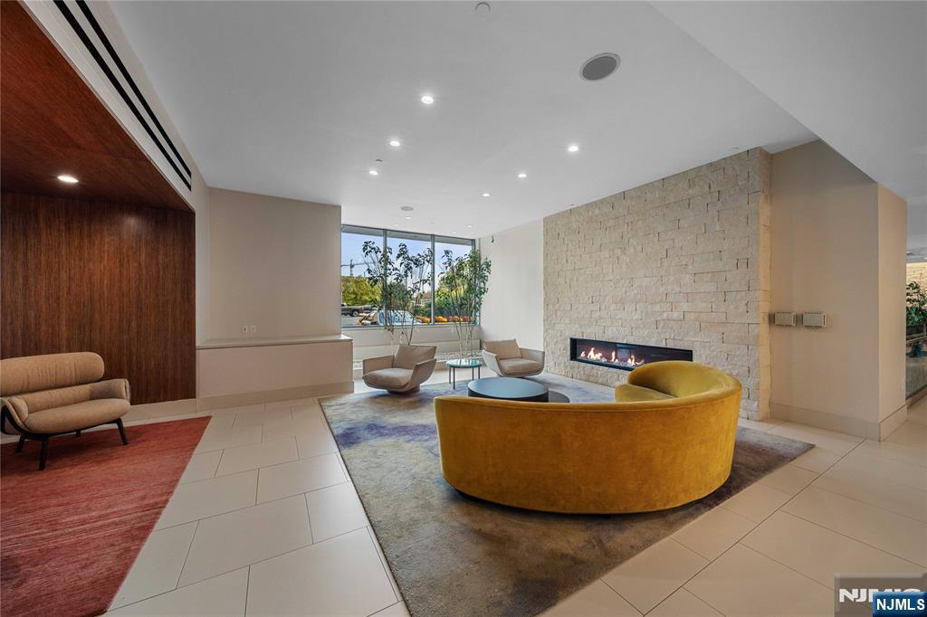 618 Hudson Park