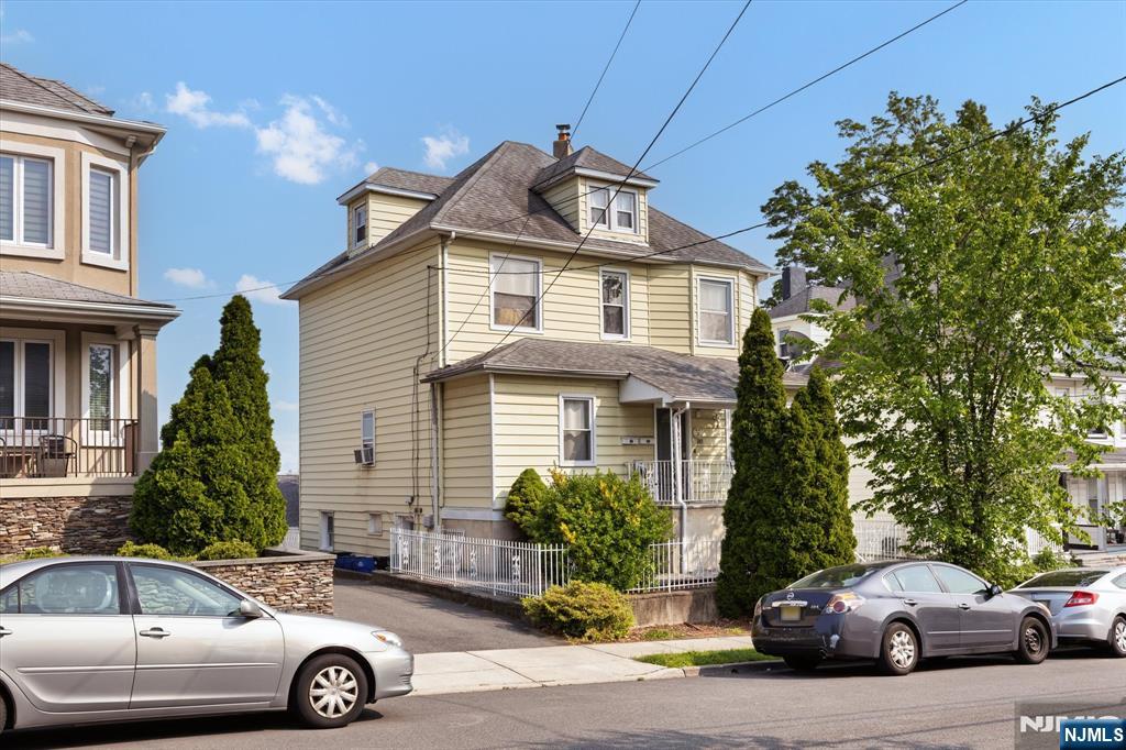 Rental Property at 94 Prospect Ter 1, East Rutherford, New Jersey - Bedrooms: 2 
Bathrooms: 1 
Rooms: 7  - $2,400 MO.