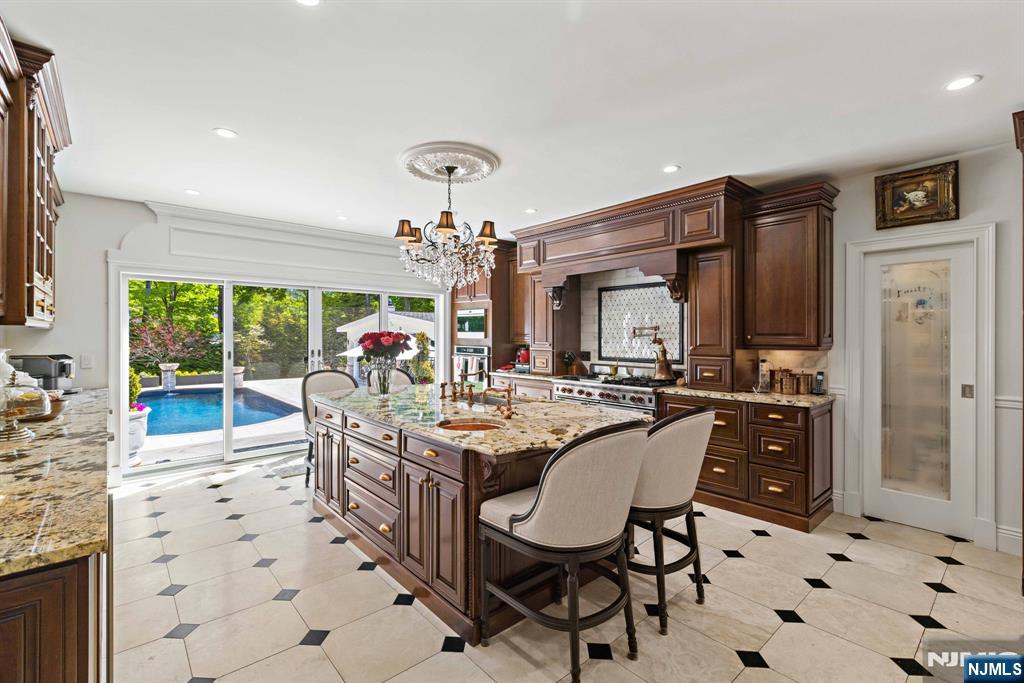 354 W Grand Avenue
