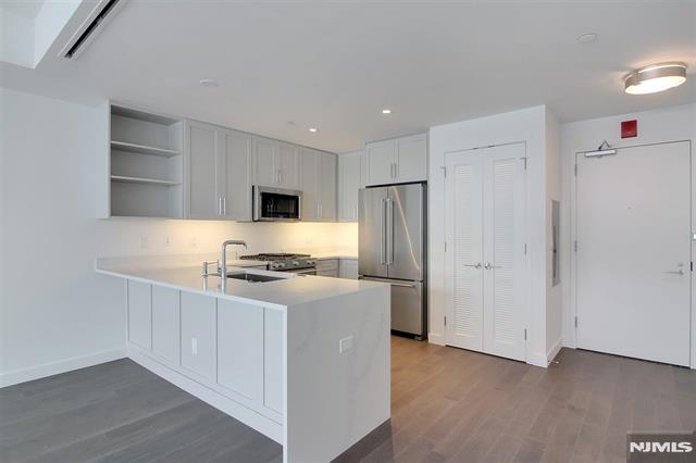 800 Ave At Port Imperial 608