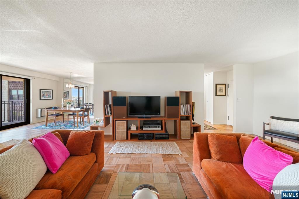 7855 Boulevard 1106