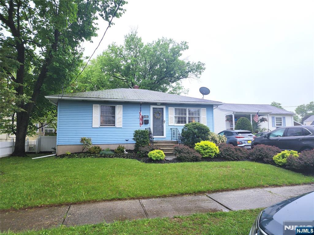 Property for Sale at 122 Walnut Avenue, Pompton Lakes, New Jersey - Bedrooms: 2 
Bathrooms: 1 
Rooms: 5  - $419,800