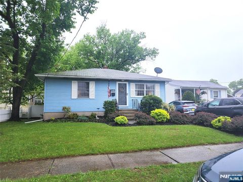 122 Walnut Avenue, Pompton Lakes, NJ 07442 - MLS#: 25013883