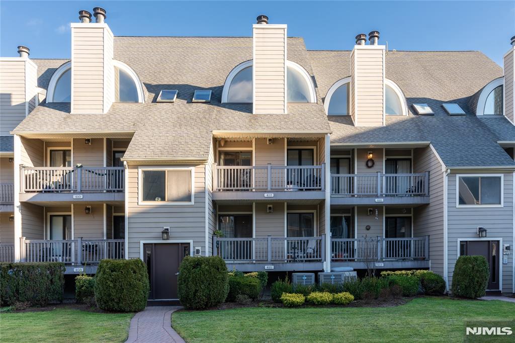 411 River Renaissance A11, East Rutherford, New Jersey - 2 Bedrooms  
2 Bathrooms  
5 Rooms - 