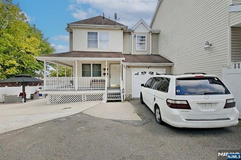 Photo of 337341 18th Avenue, Newark, NJ 07108 (MLS # 26026906)