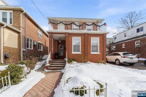 Photo of 720 Grove Ave, Cliffside Park, NJ 07010 (MLS # 26004380)