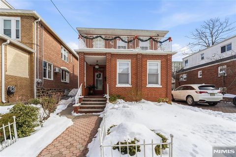 Photo of 720 Grove Ave, Cliffside Park, NJ 07010 (MLS # 26004380)