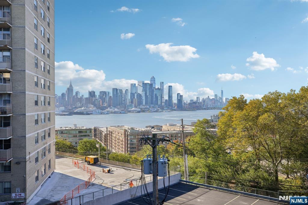 6010 Boulevard East 54