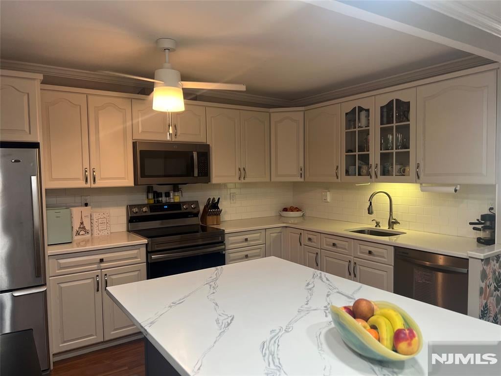 770 Anderson Avenue 21H