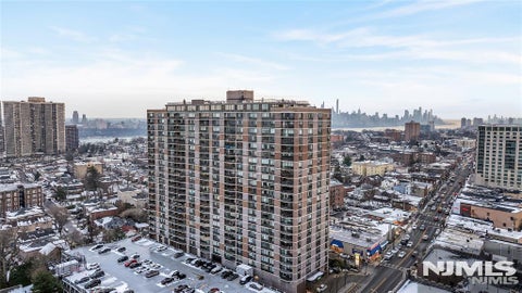 Photo of 770 Anderson Avenue #21H, Cliffside Park, NJ 07010 (MLS # 26040925)