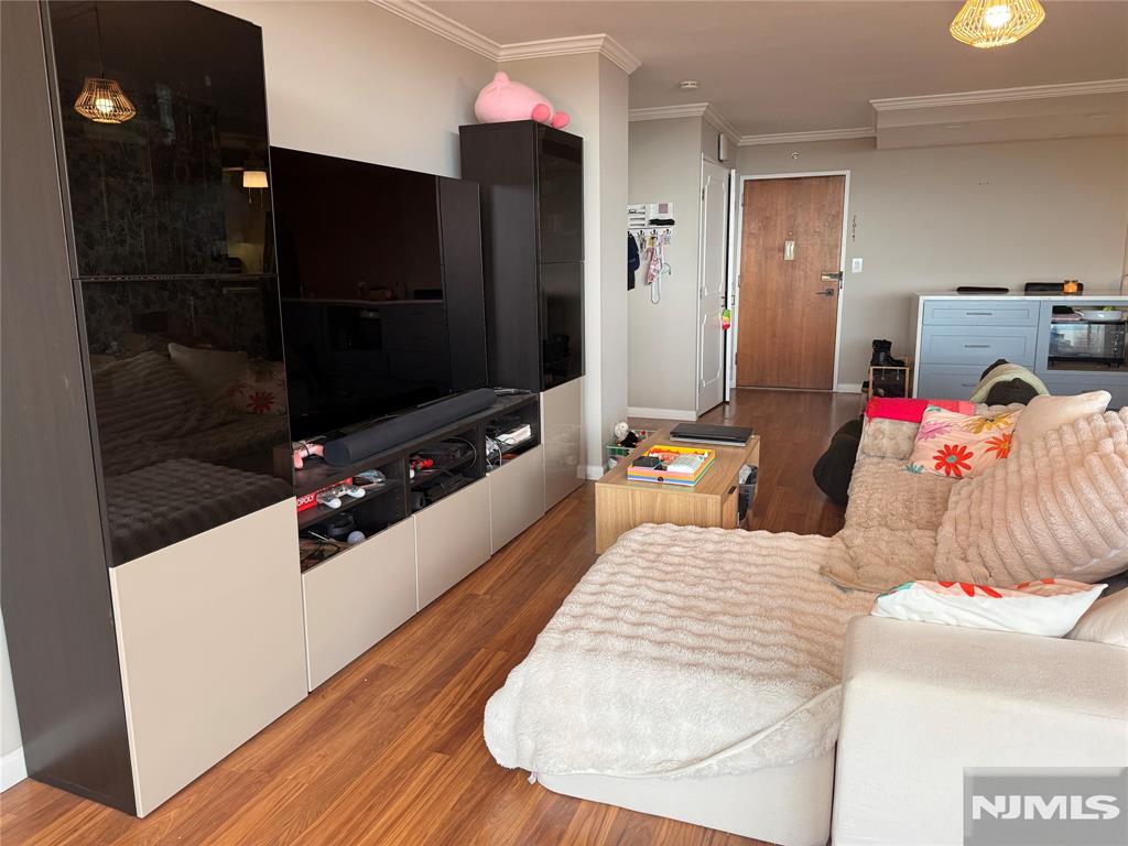 770 Anderson Avenue 21H