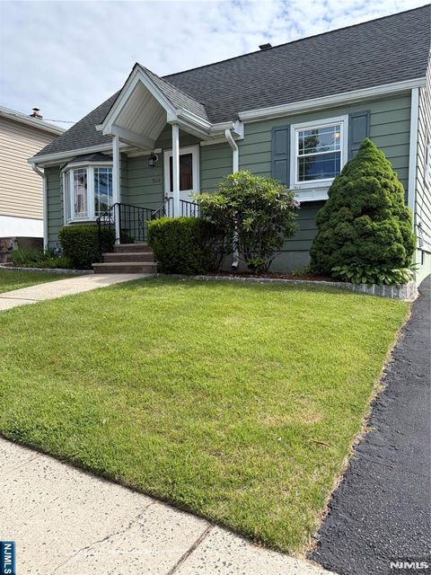 Photo of 364 Roosevelt Avenue, Lyndhurst, NJ 07071 (MLS # 26019872)