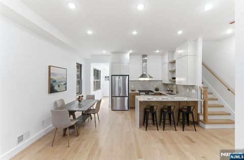 113 Oak Street Jersey City NJ 07304