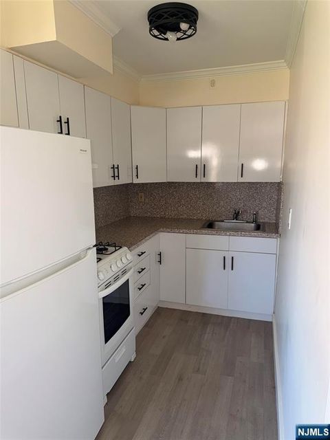 Photo of 100 Bergen Blvd #28, Fairview, NJ 07022 (MLS # 26015644)