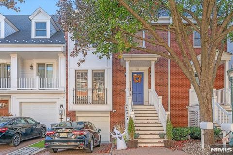 MLS: 25008773