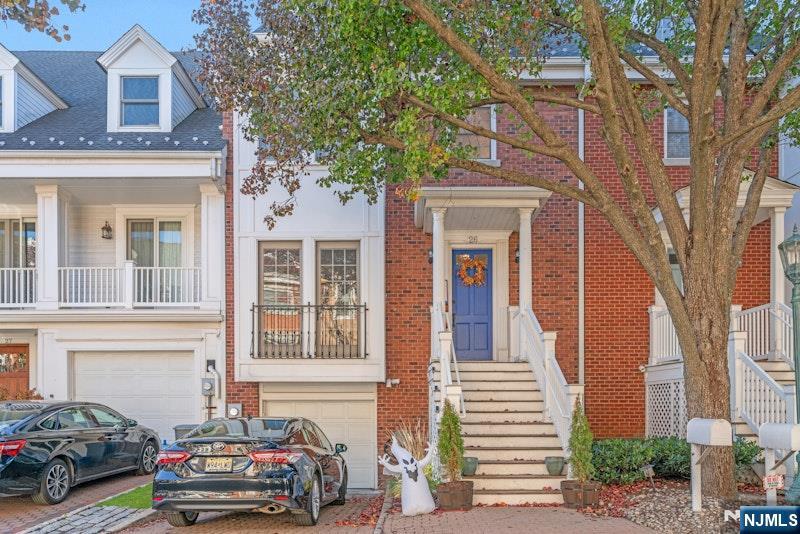 26 Half Moon Isle, Jersey City, New Jersey - 3 Bedrooms  
3 Bathrooms - 