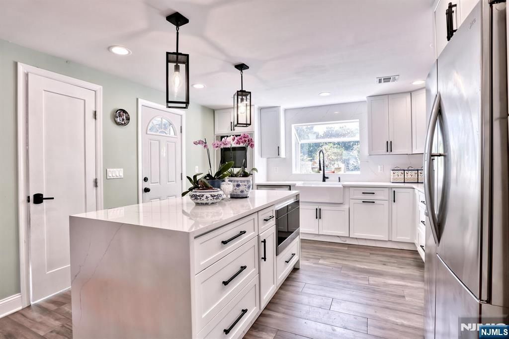 Photo of 910 Mansfield Drive, Fair Lawn, NJ 07410 (MLS # 25035206)