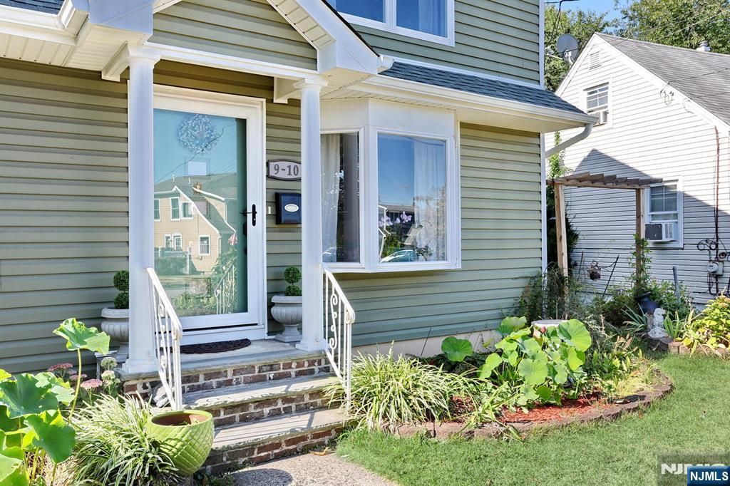 Photo of 910 Mansfield Drive, Fair Lawn, NJ 07410 (MLS # 25035206)