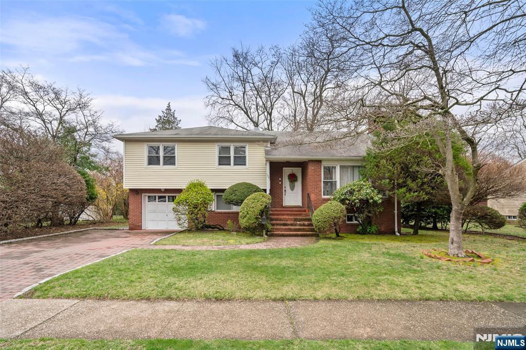 158 12th Street, Cresskill, New Jersey - 3 Bedrooms  
2 Bathrooms  
9 Rooms - 