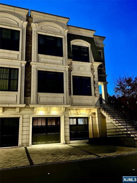 Photo of 10 Marquis Court, Edgewater, NJ 07020 (MLS # 25040029)
