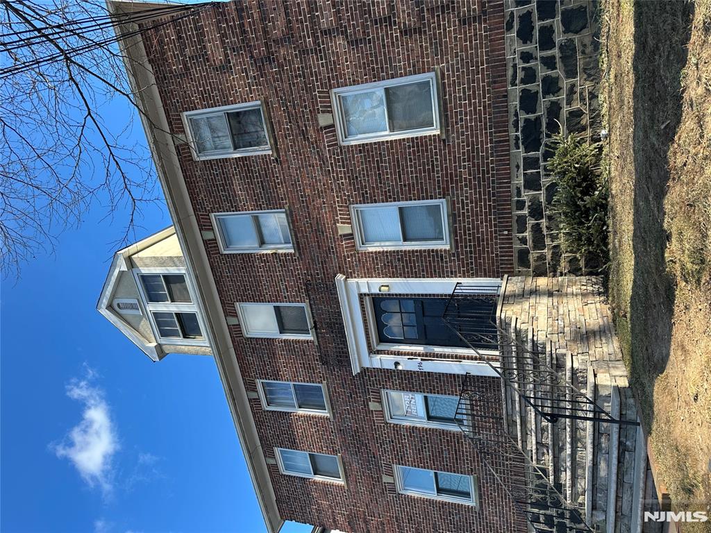 Rental Property at 796 Inwood Ter 1, Cliffside Park, New Jersey - Bedrooms: 2 
Bathrooms: 1 
Rooms: 4  - $2,350 MO.