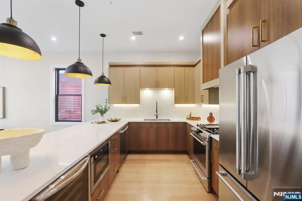 Homes for Sale in Northern NJ | ThisIsRiverEdge.com 78 Zabriskie Street 3