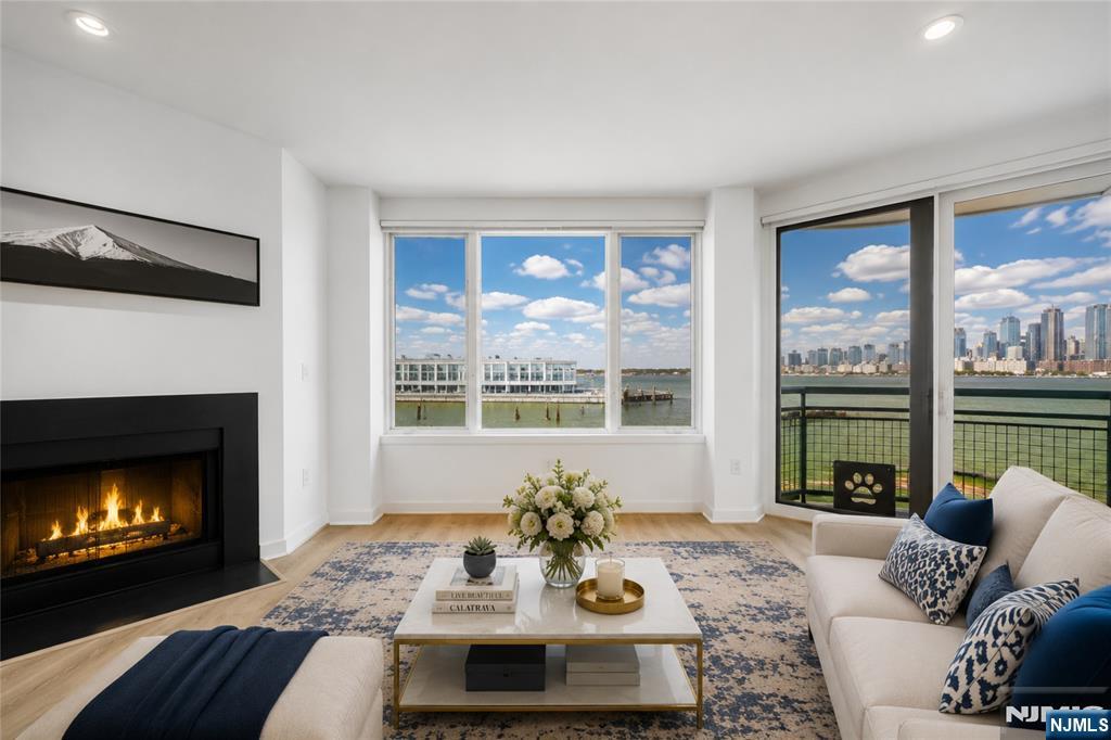 600 Harbor Boulevard 955