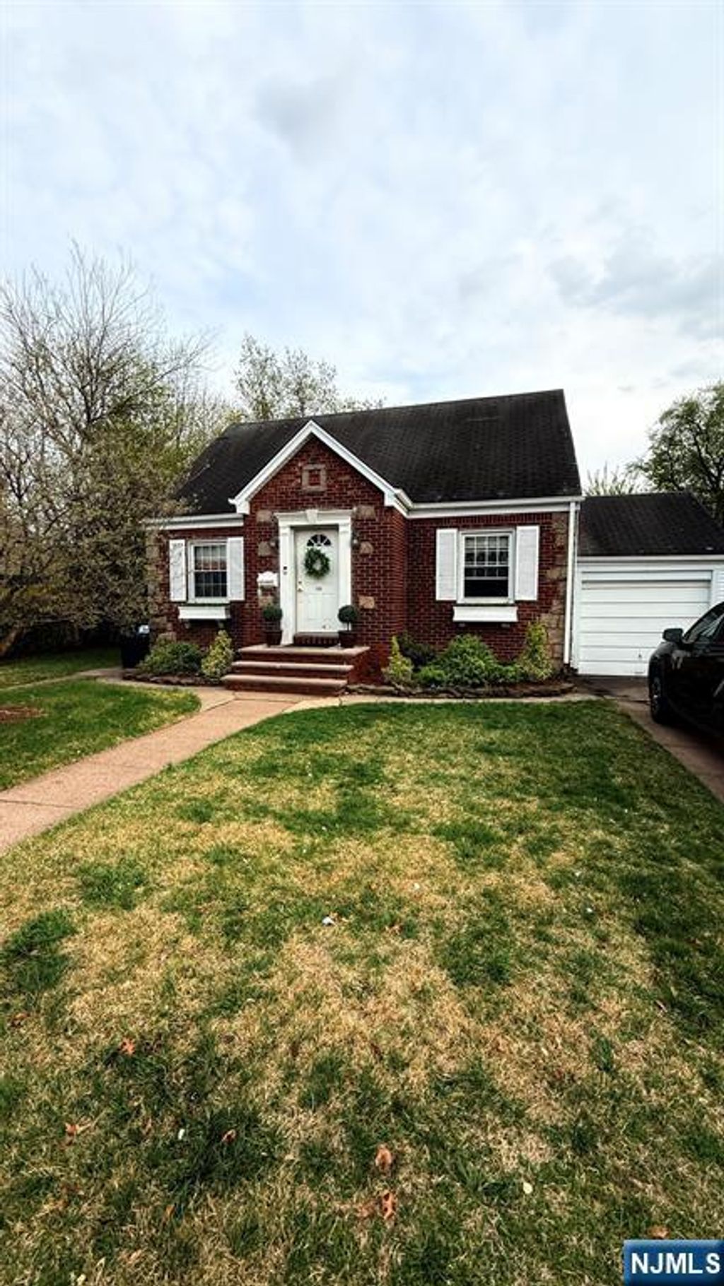 Photo of 40 Strathmore Terrace, Saddle Brook, NJ 07663 (MLS # 26013269)