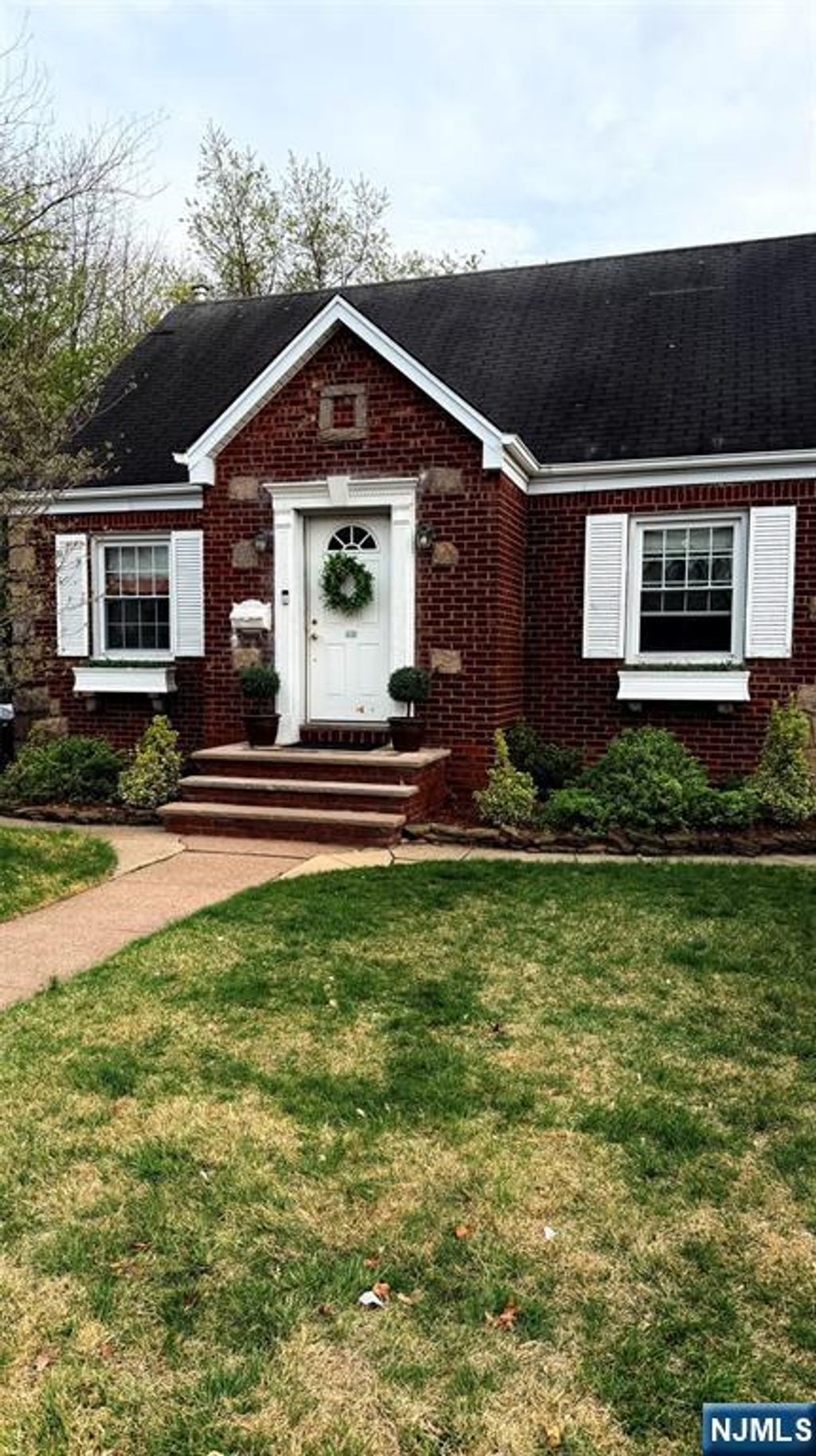 Photo of 40 Strathmore Terrace, Saddle Brook, NJ 07663 (MLS # 26013269)