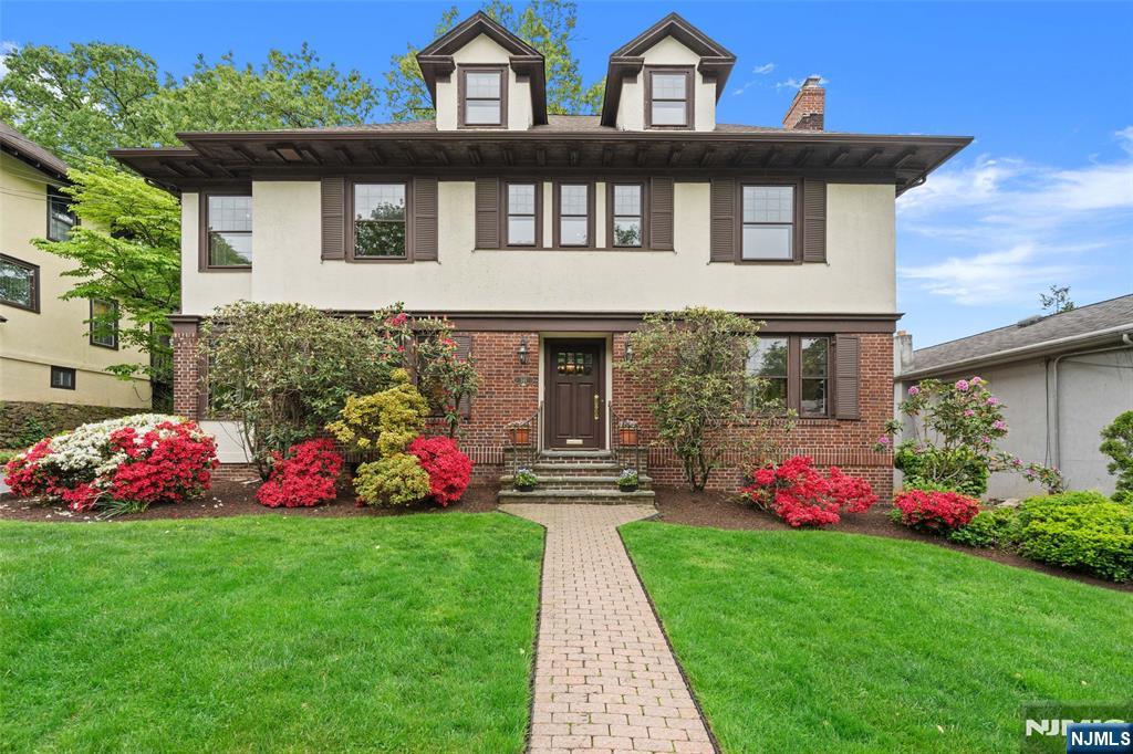 Property for Sale at 245 Rutgers Place, Nutley, New Jersey - Bedrooms: 4 
Bathrooms: 3.5 
Rooms: 9  - $939,900