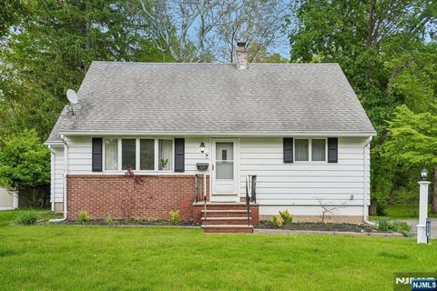 Photo of 1227 Ringwood Avenue, Pompton Lakes, NJ 07442 (MLS # 26018522)