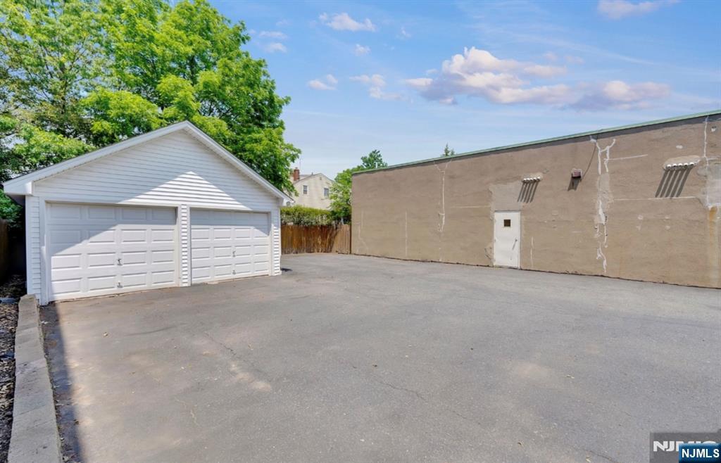 106 Broughton Avenue