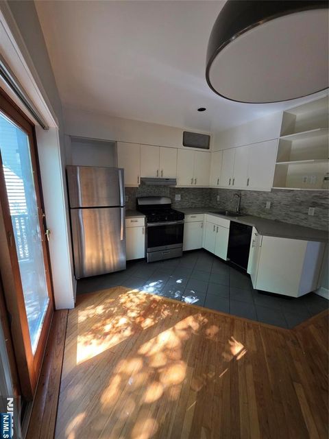 Photo of 30 Hudson TER #C, Edgewater, NJ 07020 (MLS # 26016669)