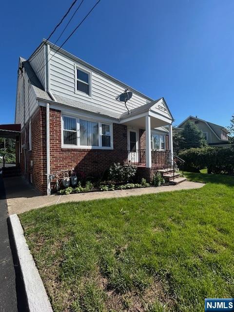 Rental Property at 21 Stone Ave 2, Elmwood Park, New Jersey - Bedrooms: 2 
Bathrooms: 1 
Rooms: 5  - $2,100 MO.